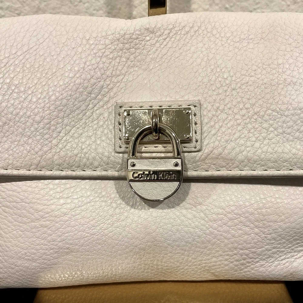 CAVIN KLEIN  Crossbody Bag Off White Leather Gold Chain Strap